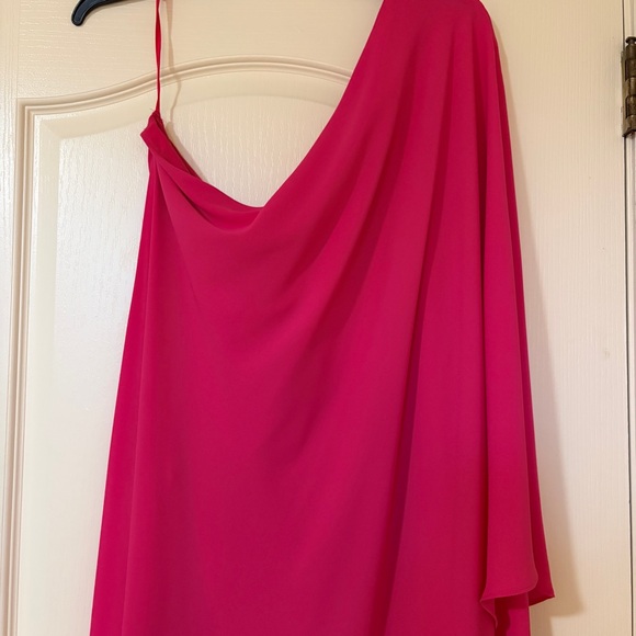 Elegant Pink One-Shoulder Dress - Picture 4 of 13